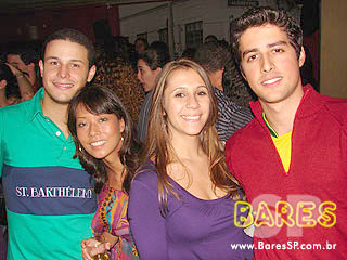 Noite animada no Authentic Noite animada no Authentic