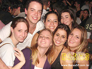 Noite animada no Authentic Noite animada no Authentic