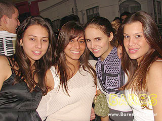 Noite animada no Authentic Noite animada no Authentic