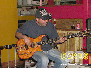 Tony Gordon se apresenta no Cigana Bar Tony Gordon se apresenta no Cigana Bar