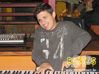 Tony Gordon se apresenta no Cigana Bar Tony Gordon se apresenta no Cigana Bar