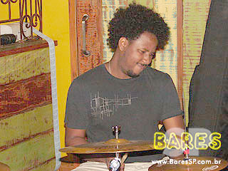 Tony Gordon se apresenta no Cigana Bar Tony Gordon se apresenta no Cigana Bar