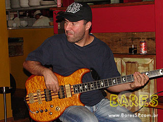 Tony Gordon se apresenta no Cigana Bar Tony Gordon se apresenta no Cigana Bar