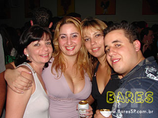 Grupo Samba nas Coxas comanda a noite no Boteco do Samba Grupo Samba nas Coxas comanda a noite no Boteco do Samba