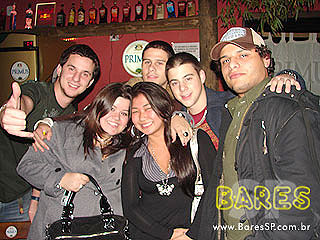 Sábado no Garuda Bar Sábado no Garuda Bar