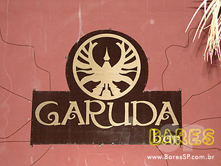 Véspera de feriado no Garuda Bar Véspera de feriado no Garuda Bar