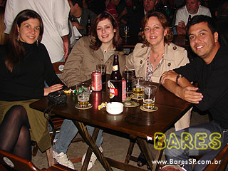 Véspera de feriado no Garuda Bar Véspera de feriado no Garuda Bar