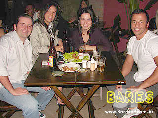 Véspera de feriado no Garuda Bar Véspera de feriado no Garuda Bar