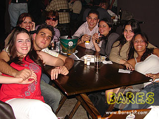 Véspera de feriado no Garuda Bar Véspera de feriado no Garuda Bar