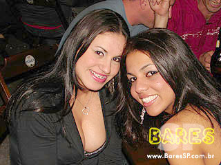 Véspera de feriado no Garuda Bar Véspera de feriado no Garuda Bar