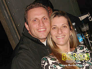 Véspera de feriado no Garuda Bar Véspera de feriado no Garuda Bar