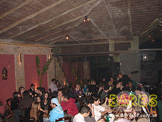 Véspera de feriado no Garuda Bar Véspera de feriado no Garuda Bar