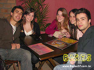 Véspera de feriado no Garuda Bar Véspera de feriado no Garuda Bar