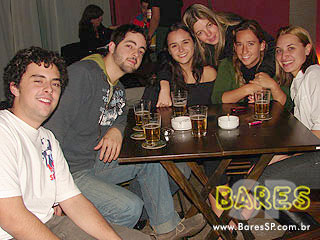 Música e gastronomia no Garuda Bar Música e gastronomia no Garuda Bar