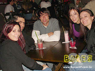 Música e gastronomia no Garuda Bar Música e gastronomia no Garuda Bar