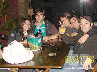 Música e gastronomia no Garuda Bar Música e gastronomia no Garuda Bar