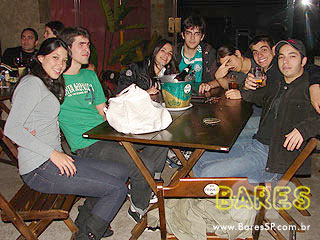 Música e gastronomia no Garuda Bar Música e gastronomia no Garuda Bar