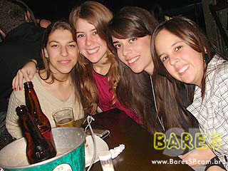 Música e gastronomia no Garuda Bar Música e gastronomia no Garuda Bar