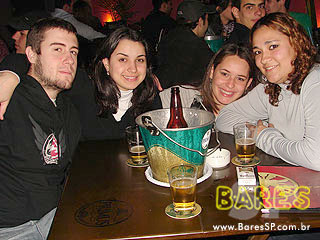 Música e gastronomia no Garuda Bar Música e gastronomia no Garuda Bar