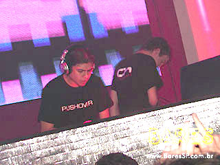 Argentinos do Heatbeat tocam na reinauguração do Club Manga Rosa Argentinos do Heatbeat tocam na reinauguração do Club Manga Rosa