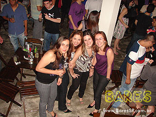 Tarde de Pagode e noite com Eletrônico no Pennélope Bar Tarde de Pagode e noite com Eletrônico no Pennélope Bar