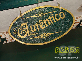 Drinks, gastronomia e diversão no bar Autêntico Drinks, gastronomia e diversão no bar Autêntico