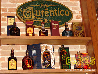 Drinks, gastronomia e diversão no bar Autêntico Drinks, gastronomia e diversão no bar Autêntico