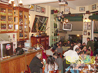 Drinks, gastronomia e diversão no bar Autêntico Drinks, gastronomia e diversão no bar Autêntico