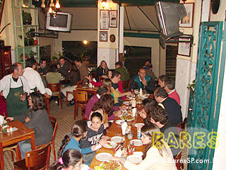 Drinks, gastronomia e diversão no bar Autêntico Drinks, gastronomia e diversão no bar Autêntico