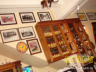 Drinks, gastronomia e diversão no bar Autêntico Drinks, gastronomia e diversão no bar Autêntico