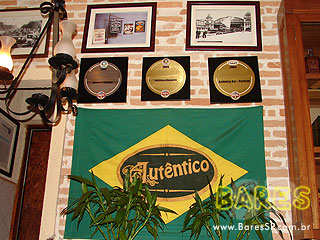 Drinks, gastronomia e diversão no bar Autêntico Drinks, gastronomia e diversão no bar Autêntico