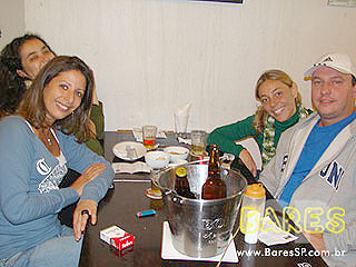 Drinks, gastronomia e diversão no Gongo Bar Drinks, gastronomia e diversão no Gongo Bar