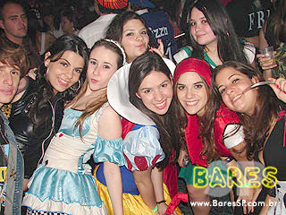 Festa da faculdade Cásper Líbero na Cachaçaria Pompéia Festa da faculdade Cásper Líbero na Cachaçaria Pompéia