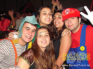 Festa da faculdade Cásper Líbero na Cachaçaria Pompéia Festa da faculdade Cásper Líbero na Cachaçaria Pompéia