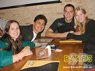 Noite de música, drinks e gastronomia no Juscelino's Bar Noite de música, drinks e gastronomia no Juscelino's Bar