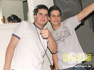 Tarde de Pagode e noite com Eletrônico no Pennélope Bar Tarde de Pagode e noite com Eletrônico no Pennélope Bar