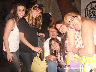 Noite divertida no Puri Bar Noite divertida no Puri Bar