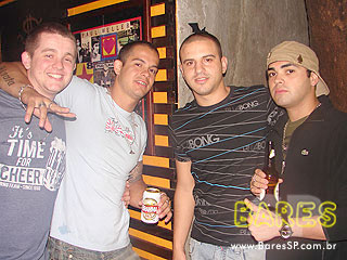 Noite divertida no Puri Bar Noite divertida no Puri Bar