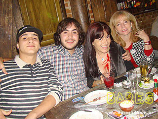 Espetos doces e salgados são a especialidade no Maria Namoradeira Espetos doces e salgados são a especialidade no Maria Namoradeira