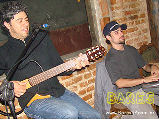 Espetos doces e salgados são a especialidade no Maria Namoradeira Espetos doces e salgados são a especialidade no Maria Namoradeira