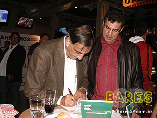 Lançamento do livro de Dr. Osmar de Oliveira no O Torcedor Bar & Café Lançamento do livro de Dr. Osmar de Oliveira no O Torcedor Bar & Café