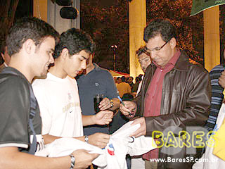 Lançamento do livro de Dr. Osmar de Oliveira no O Torcedor Bar & Café Lançamento do livro de Dr. Osmar de Oliveira no O Torcedor Bar & Café
