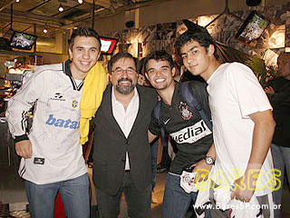 Lançamento do livro de Dr. Osmar de Oliveira no O Torcedor Bar & Café Lançamento do livro de Dr. Osmar de Oliveira no O Torcedor Bar & Café