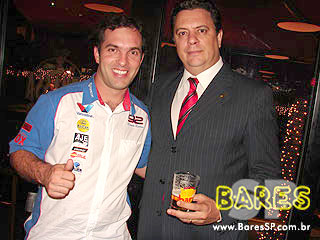 Piloto de Stock Car Renato Rattes aproveita o 'Bar em Bar' da Cervejaria Devassa Piloto de Stock Car Renato Rattes aproveita o 'Bar em Bar' da Cervejaria Devassa