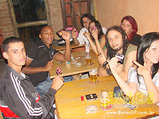 Banda Swing a Três se apresenta no Luau da Vila - Ação Blowtex Banda Swing a Três se apresenta no Luau da Vila - Ação Blowtex