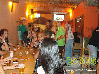 Banda Swing a Três se apresenta no Luau da Vila - Ação Blowtex Banda Swing a Três se apresenta no Luau da Vila - Ação Blowtex