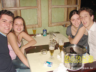 Véspera de feriado agitada no Bella Innocenti Véspera de feriado agitada no Bella Innocenti