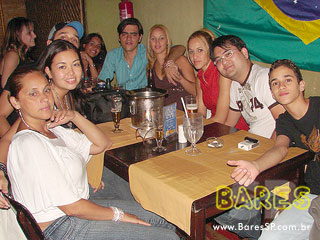 Véspera de feriado agitada no Bella Innocenti Véspera de feriado agitada no Bella Innocenti