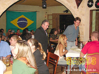 Véspera de feriado agitada no Bella Innocenti Véspera de feriado agitada no Bella Innocenti