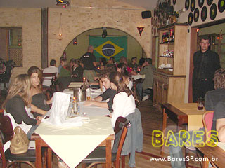 Véspera de feriado agitada no Bella Innocenti Véspera de feriado agitada no Bella Innocenti